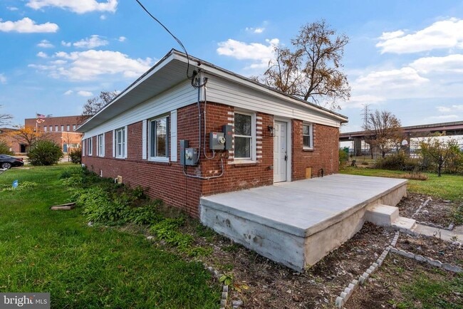 Building Photo - 730 New Pittsburg Ave