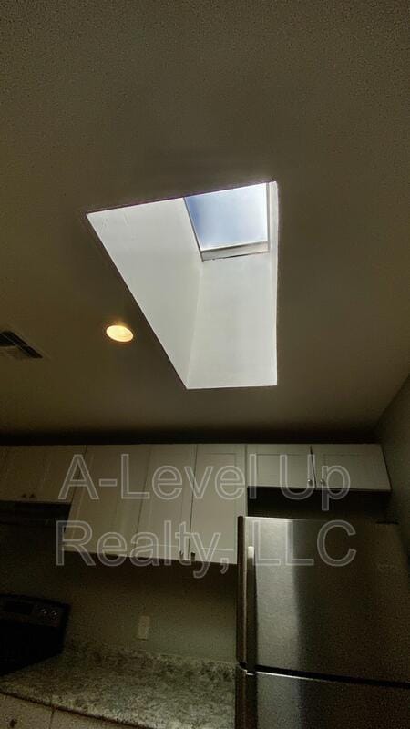 Building Photo - 375 E Thoroughbred St