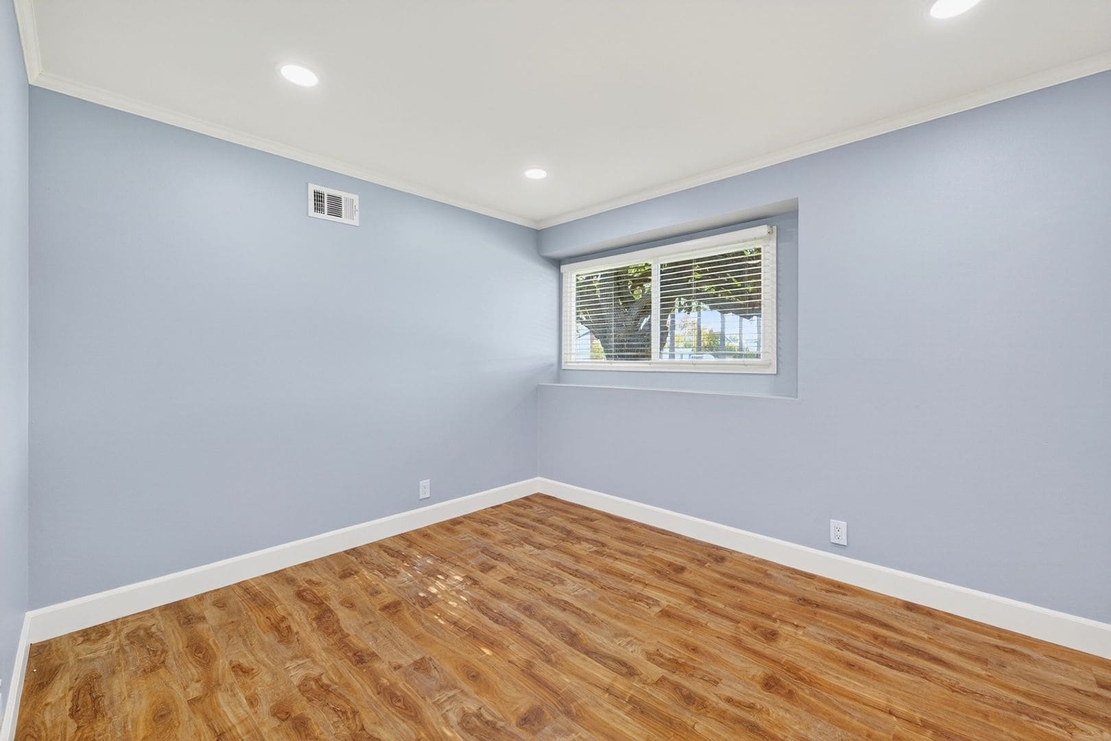 Building Photo - 445 E Hoover Ave