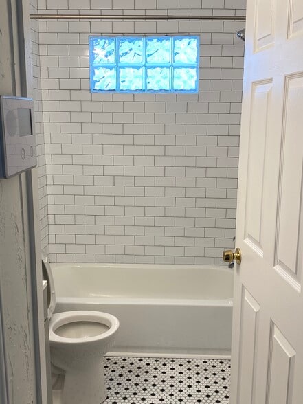 Building Photo - 4217 Donnelly Ave