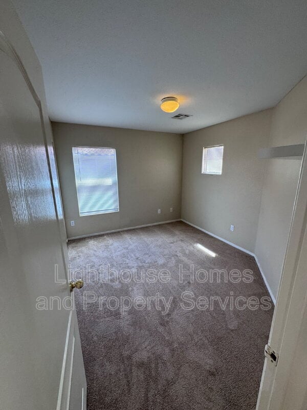 Building Photo - 9118 Wine Cellar Ave