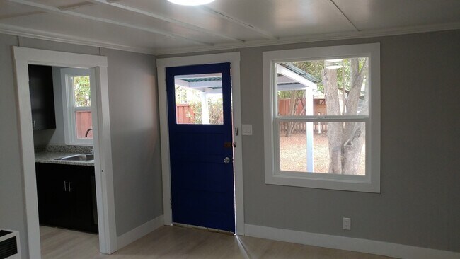 Building Photo - 1051 Boranda Ave