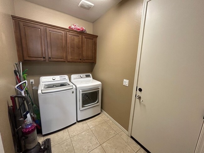 Building Photo - 15747 W Shaw Butte Dr