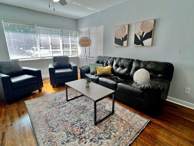 Building Photo - 4 BR 3 BATH ON WESTRIDGE!