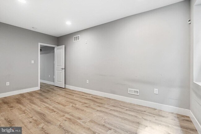 Building Photo - 912 N 16th St