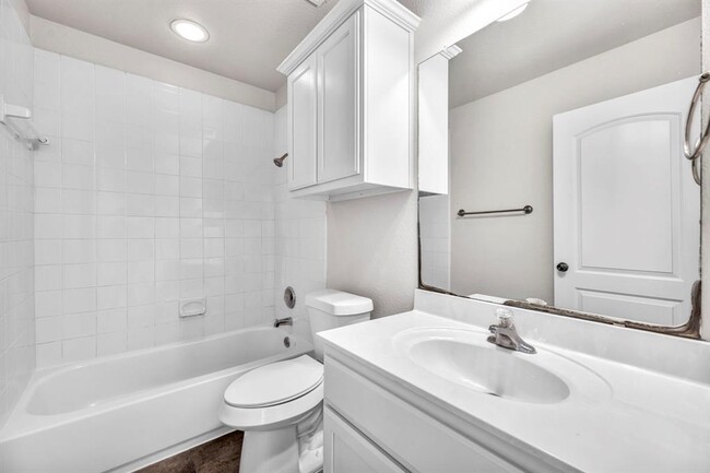 Building Photo - 1711 E 16th St