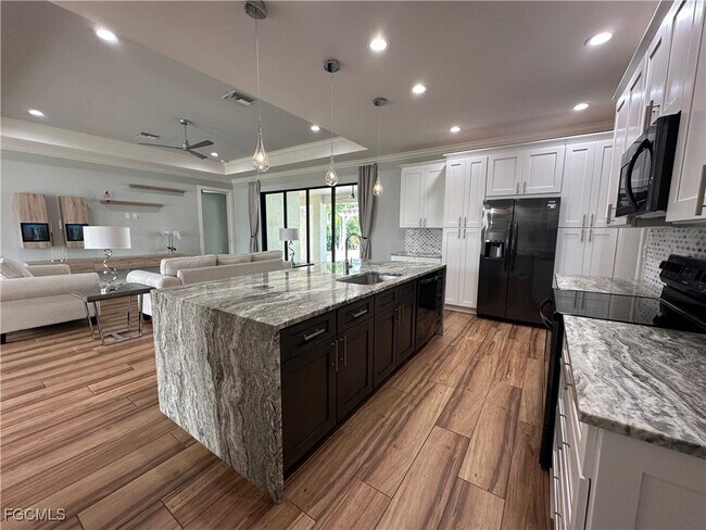 Building Photo - 4402 Chiquita Blvd S