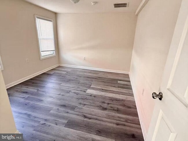 Building Photo - 105 Second St