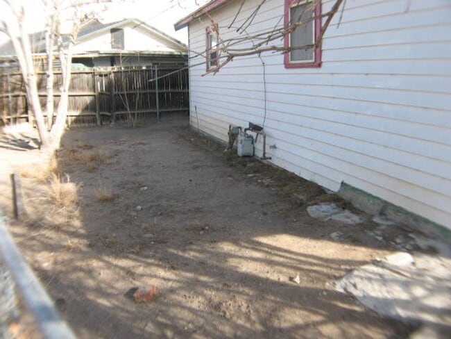 Building Photo - ALL PROSPECTIVE TENANTS MUST SUBMIT A $58 NON-REFUNDABLE APPLICATION FEE PER APPLICANT ONLINE AND...