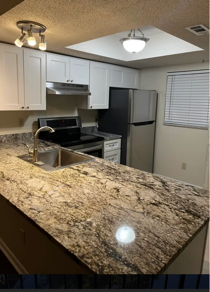 Building Photo - 2182 Bees Ferry Rd