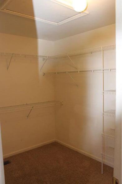 Building Photo - 4641 Kings Mill Way