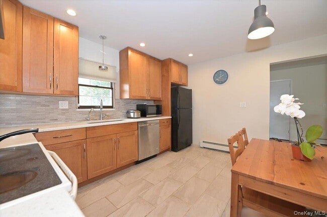 Building Photo - 43 Flagstone Ln