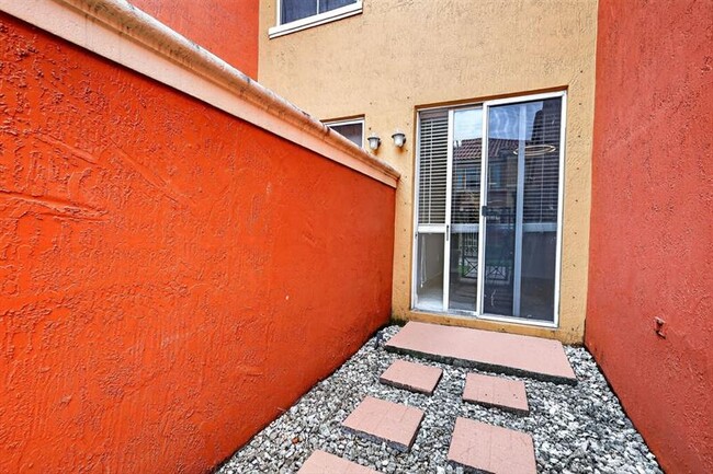 Building Photo - 6103 NW 116 Pl