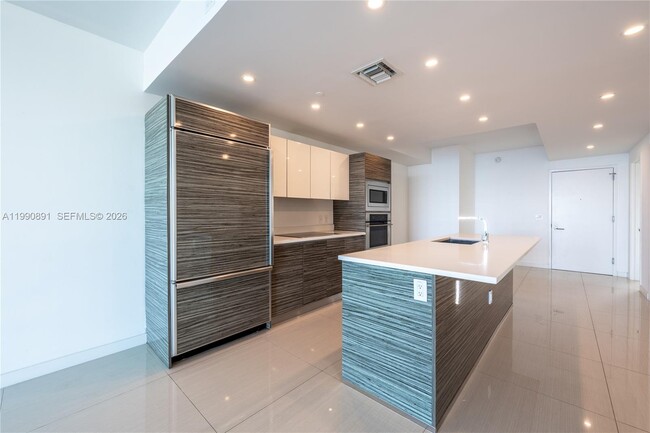 Building Photo - 460 NE 28th St