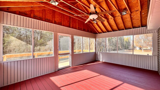 Building Photo - 490 Scott Ln