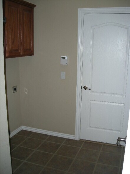 Building Photo - 833 SW 40th St