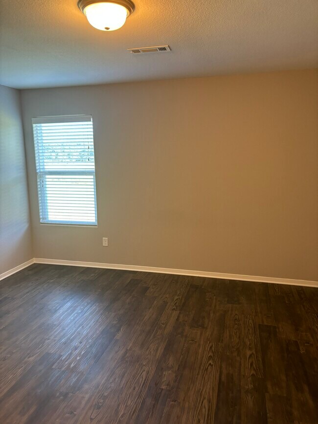 Building Photo - 227 E Anabranch Ct