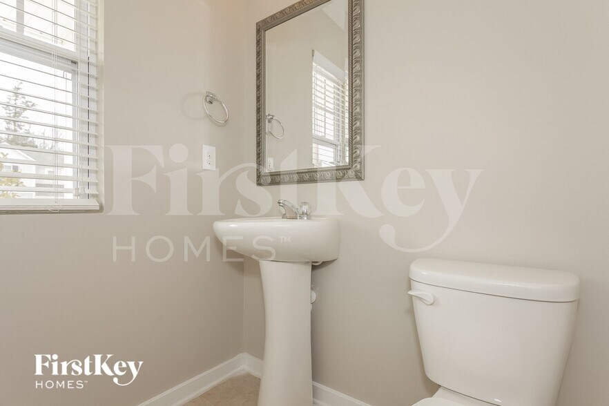 Building Photo - 4908 Gibbons Link Rd