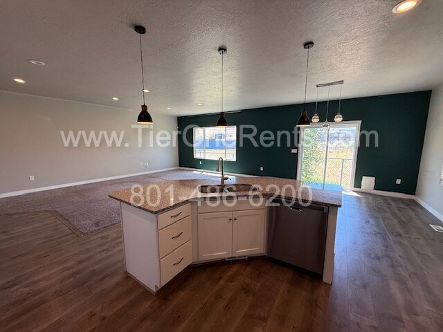 Building Photo - NO deposit option available for qualified ...
