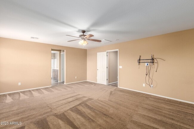 Building Photo - 4074 Kirkland Ave