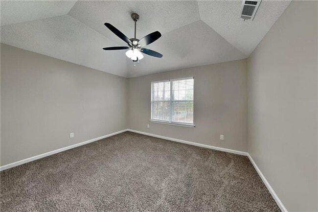 Building Photo - 104 Silvergrass Dr