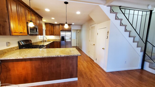 Building Photo - LONG-TERM RENTAL: Great Cedar Flat Home with Carport & Gas Fireplace!