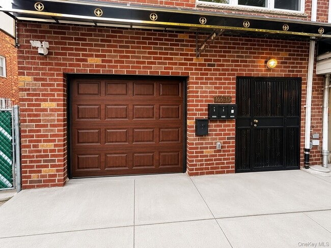 Building Photo - 165-15 65th Ave