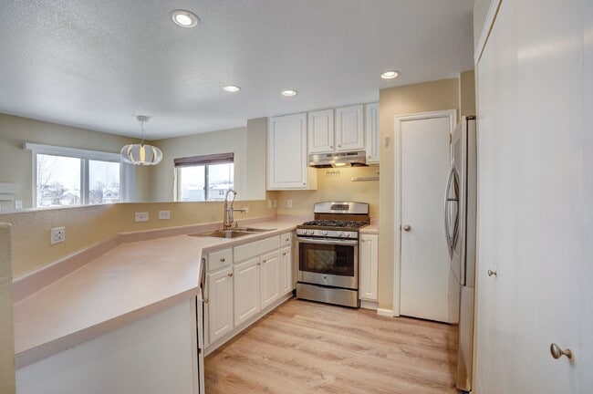 Building Photo - $ 2,295 - 3-Bed, 3-Bath Townhome with Mode...
