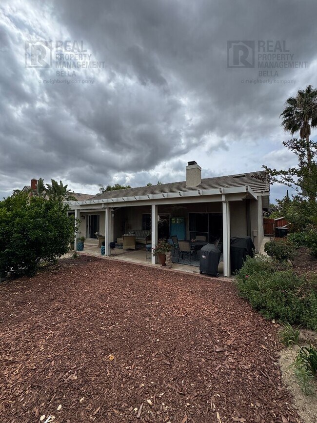 Building Photo - Spacious & Stylish Living in the Heart of Lake Elsinore
