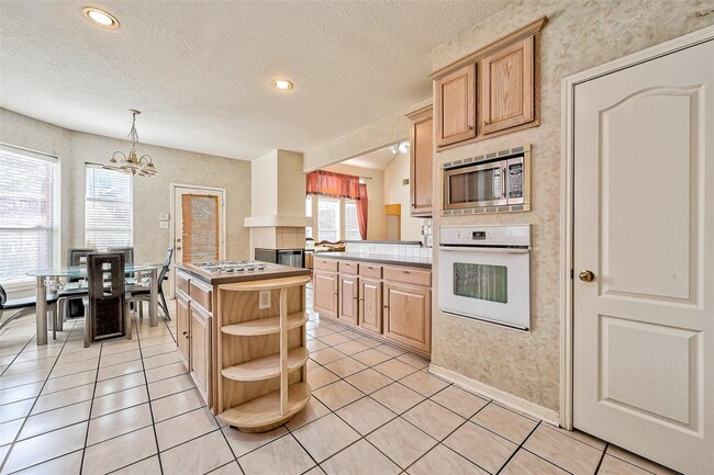Building Photo - 6806 Rhodes Ct