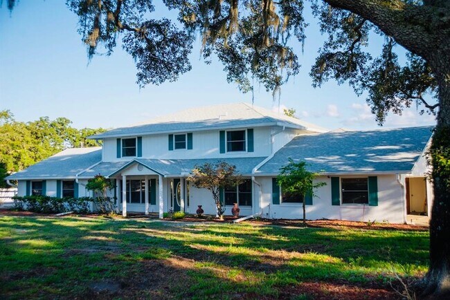 Building Photo - 315 Lazy Acres Ln