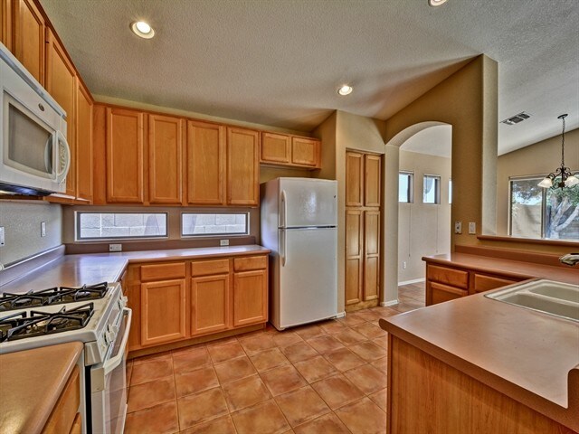 Building Photo - 1751 W Amberwood Dr