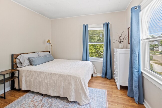 Building Photo - 1120 Fountain St NE