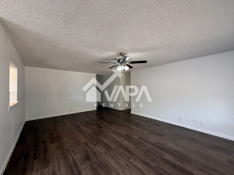 Building Photo - 826 Thrasher Dr
