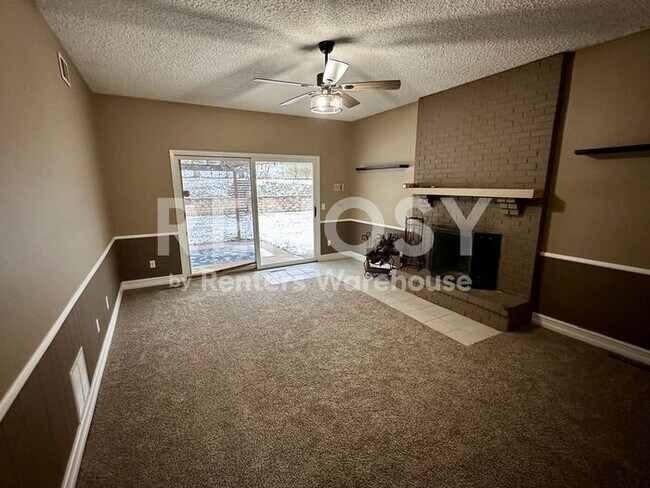 Building Photo - 5 Bedroom 3 Bathroom Single Family Home in Burnsville