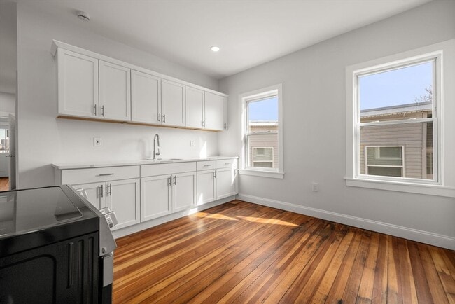 Building Photo - 53 Woodford St