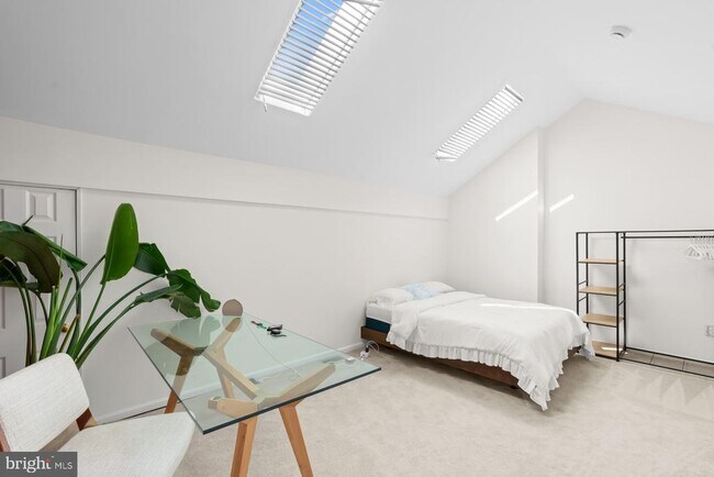 Building Photo - 6515 River Tweed Ln