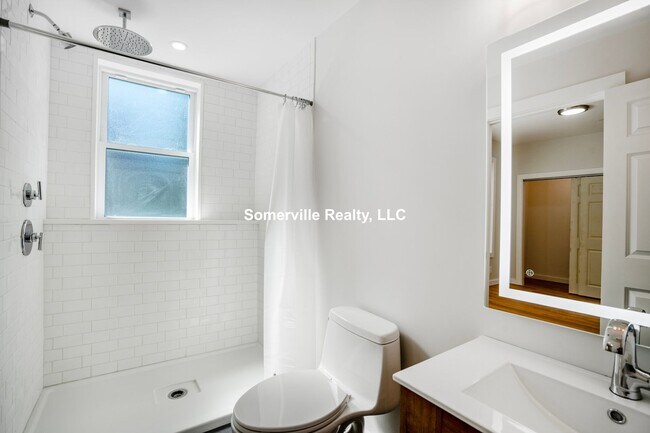 Building Photo - 3 BED 2 BATH IN ALLSTON AVAILABLE JAN 1st!!