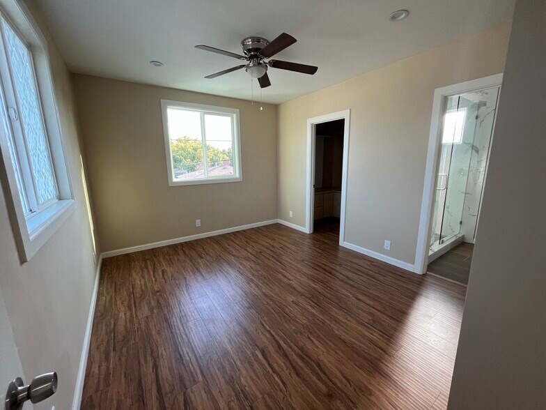 Building Photo - 13836 Cohasset St