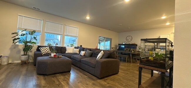 Building Photo - 477 Himalaya St. NE