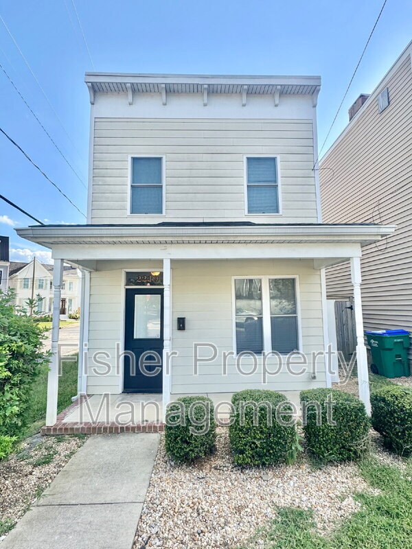 Building Photo - 2219 Q St
