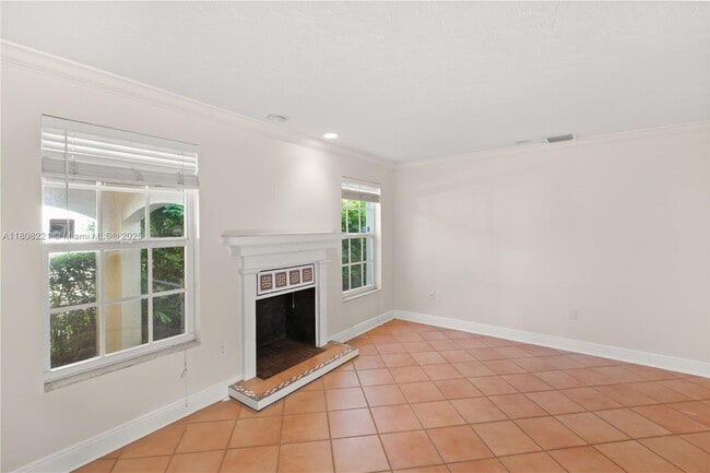 Building Photo - 1428 Medina Ave