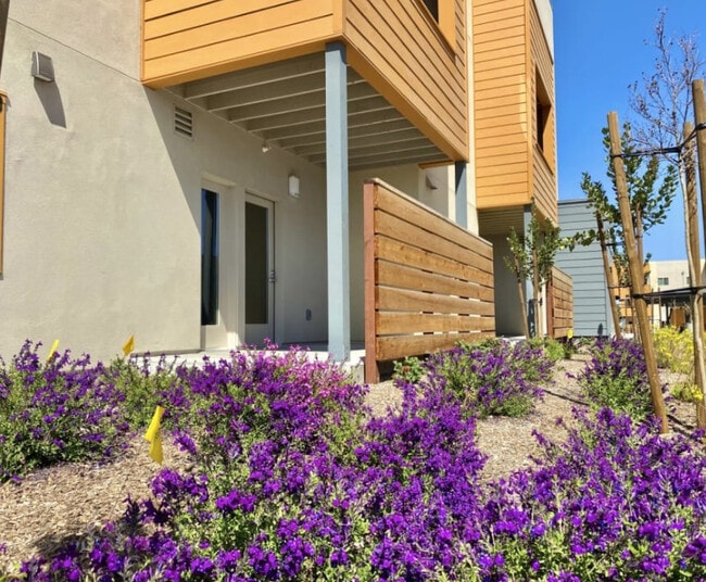 Building Photo - Willow View