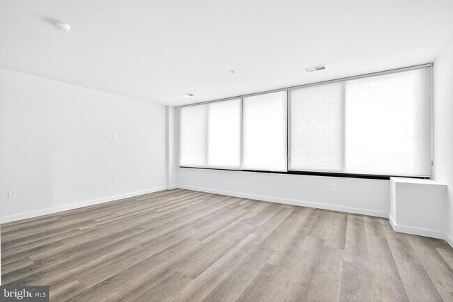 Building Photo - 700 Roeder Rd