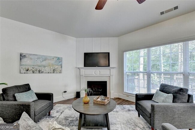 Building Photo - 335 Pintail Ct