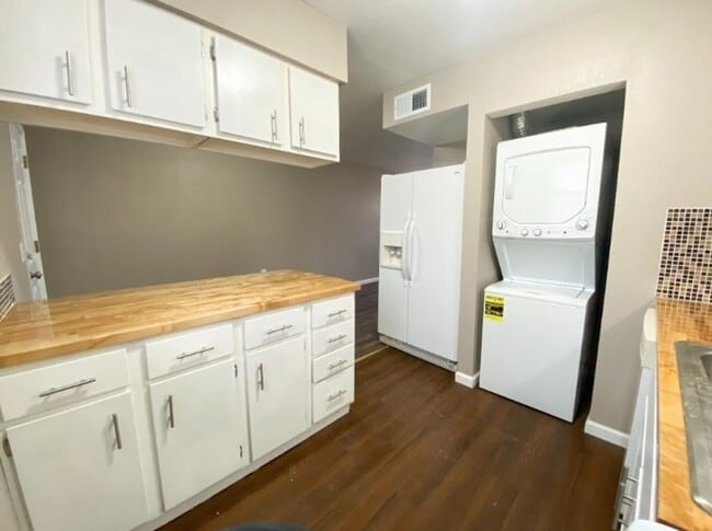 Building Photo - Italian Estates Property Management