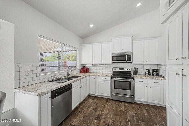 Building Photo - 11670 N 109th St