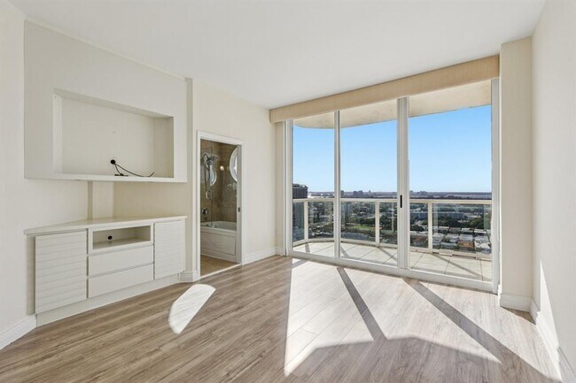 Building Photo - 7330 Ocean Terrace