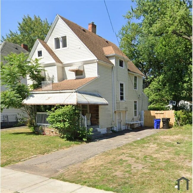 Primary Photo - 684 E 127th St