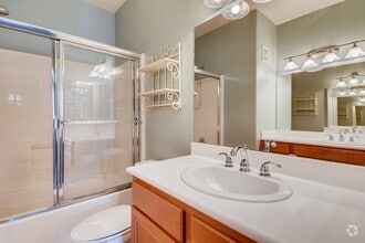Building Photo - Spacious Spectrum 2 Bedroom Townhome with ...